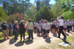 Vecinas y vecinos realizando recorrido por la planta "Aguas Corrientes"