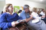 Vecinas y vecinos participan de asamblea